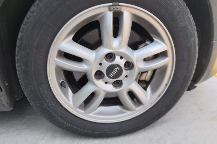 Used MINI 2011 1.6L ONE Right Front Wheel Hub