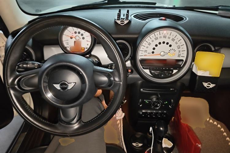 Used MINI 2011 1.6L ONE Center Console