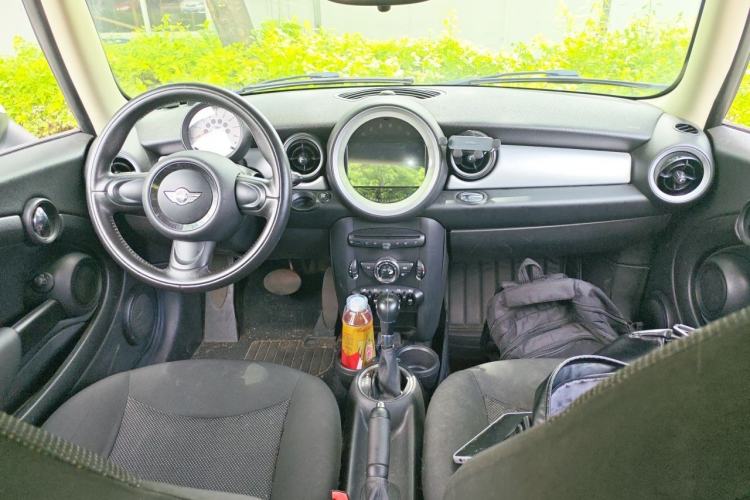 Used MINI 2011 1.6L ONE Center Console