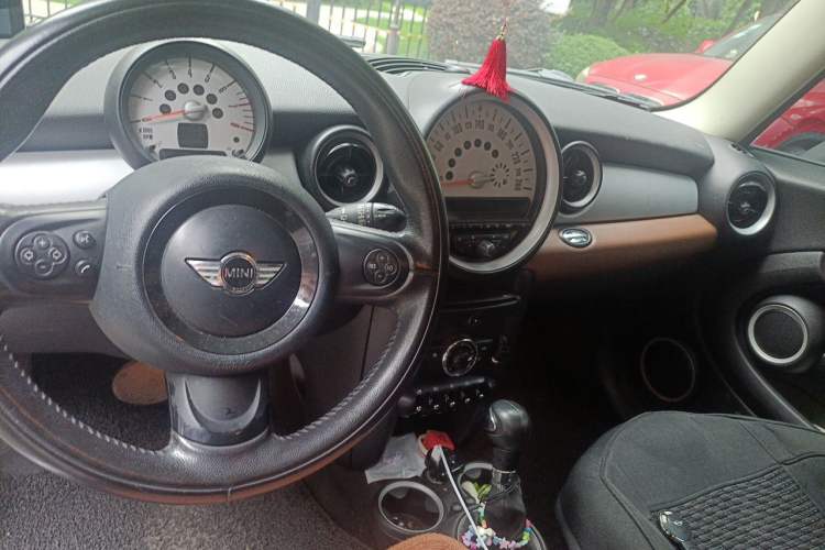 Used MINI 2011 1.6L COOPER Fun Center Console