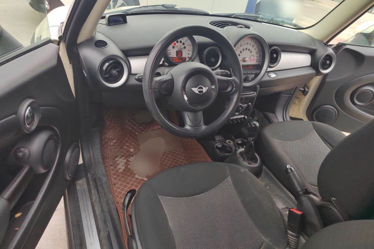 Used MINI 2011 1.6L ONE Center Console