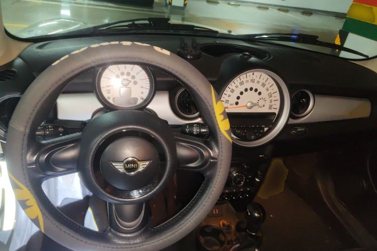 Used MINI 2011 1.6L ONE Center Console
