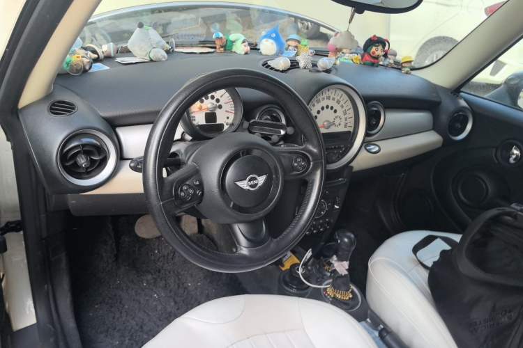 Used MINI 2011 1.6L COOPER Fun Center Console