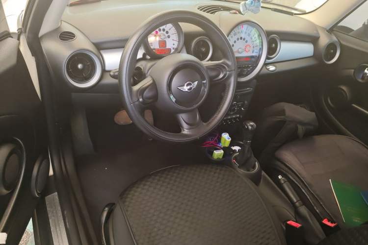 Used MINI 2011 1.6L ONE Center Console