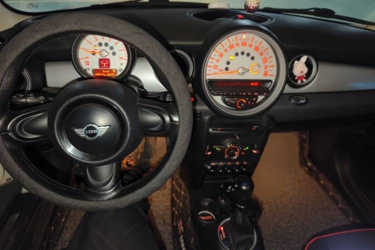 Used MINI 2011 1.6L ONE Center Console