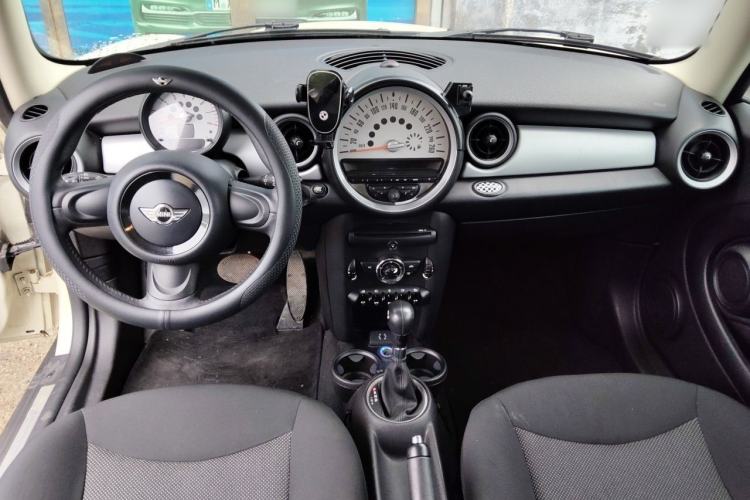 Used MINI 2011 1.6L ONE Center Console