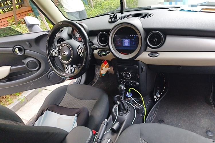 Used MINI 2011 1.6L ONE Center Console