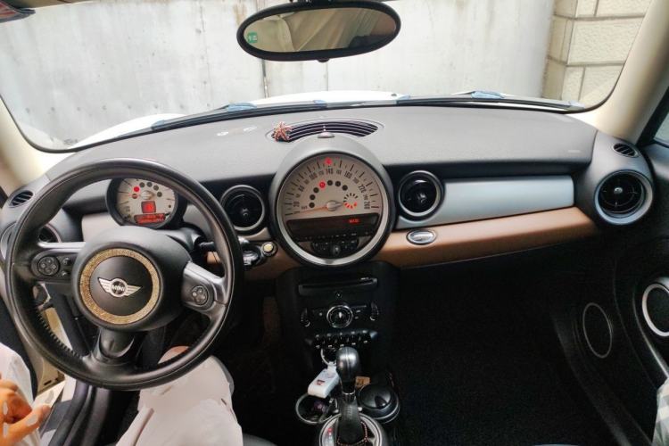 Used MINI 2011 1.6L COOPER Fun Center Console