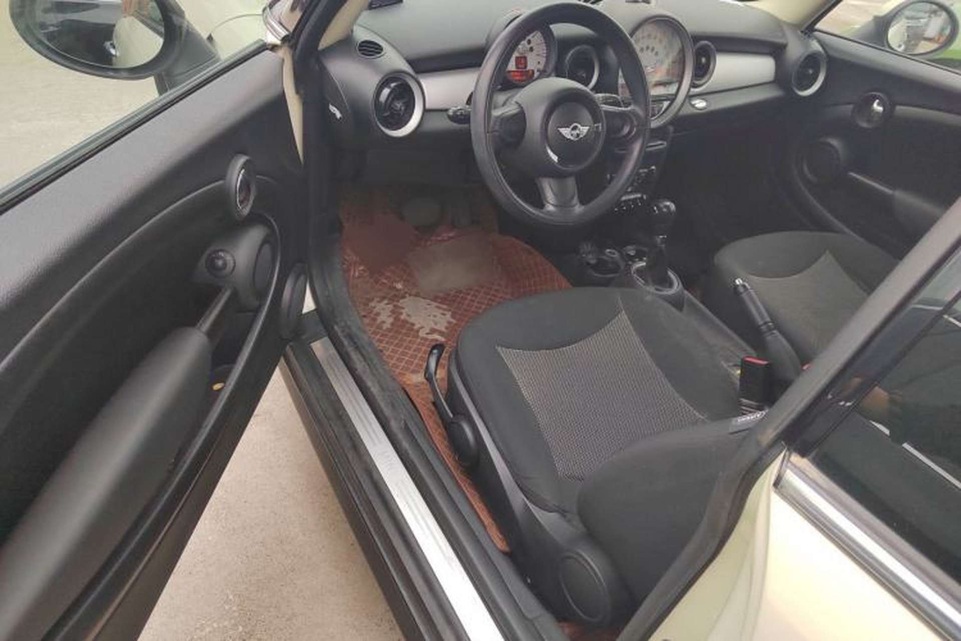 Used MINI 2011 1.6L ONE Driver Seat