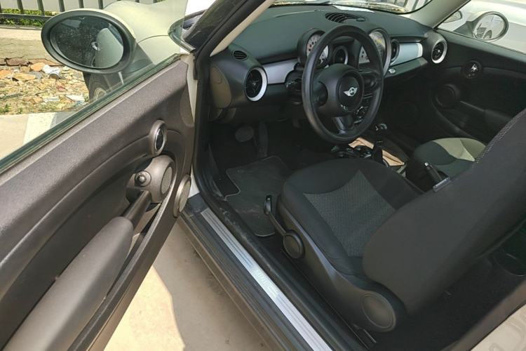 Used MINI 2011 1.6L ONE Driver Seat