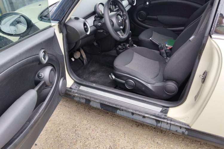 Used MINI 2011 1.6L ONE Driver Seat