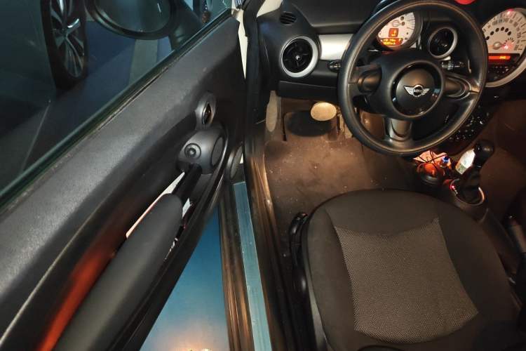 Used MINI 2011 1.6L ONE Driver Seat
