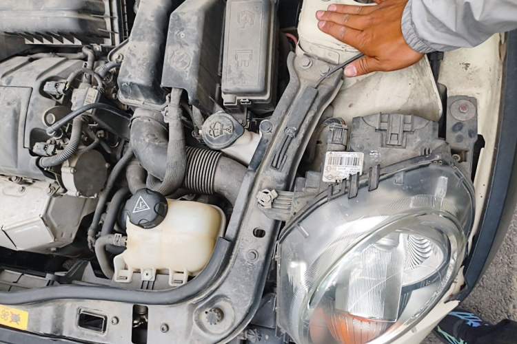Used MINI 2011 1.6L ONE Engine Bay Left