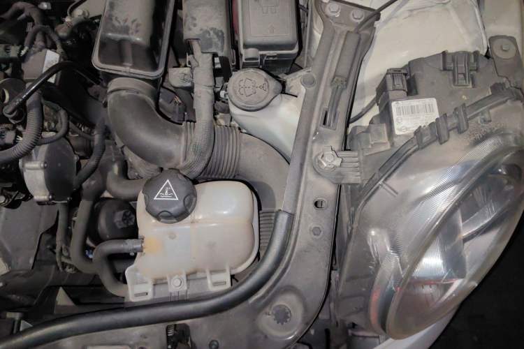 Used MINI 2011 1.6L COOPER Fun Engine Bay Left