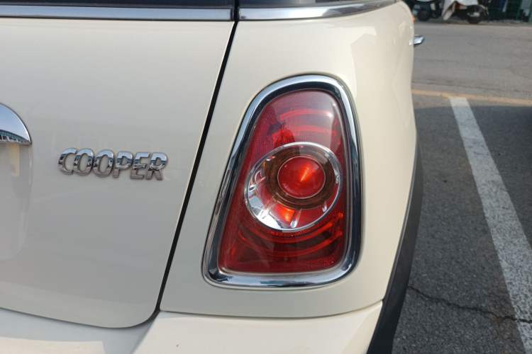 Used MINI 2011 1.6L COOPER Fun Exterior 3