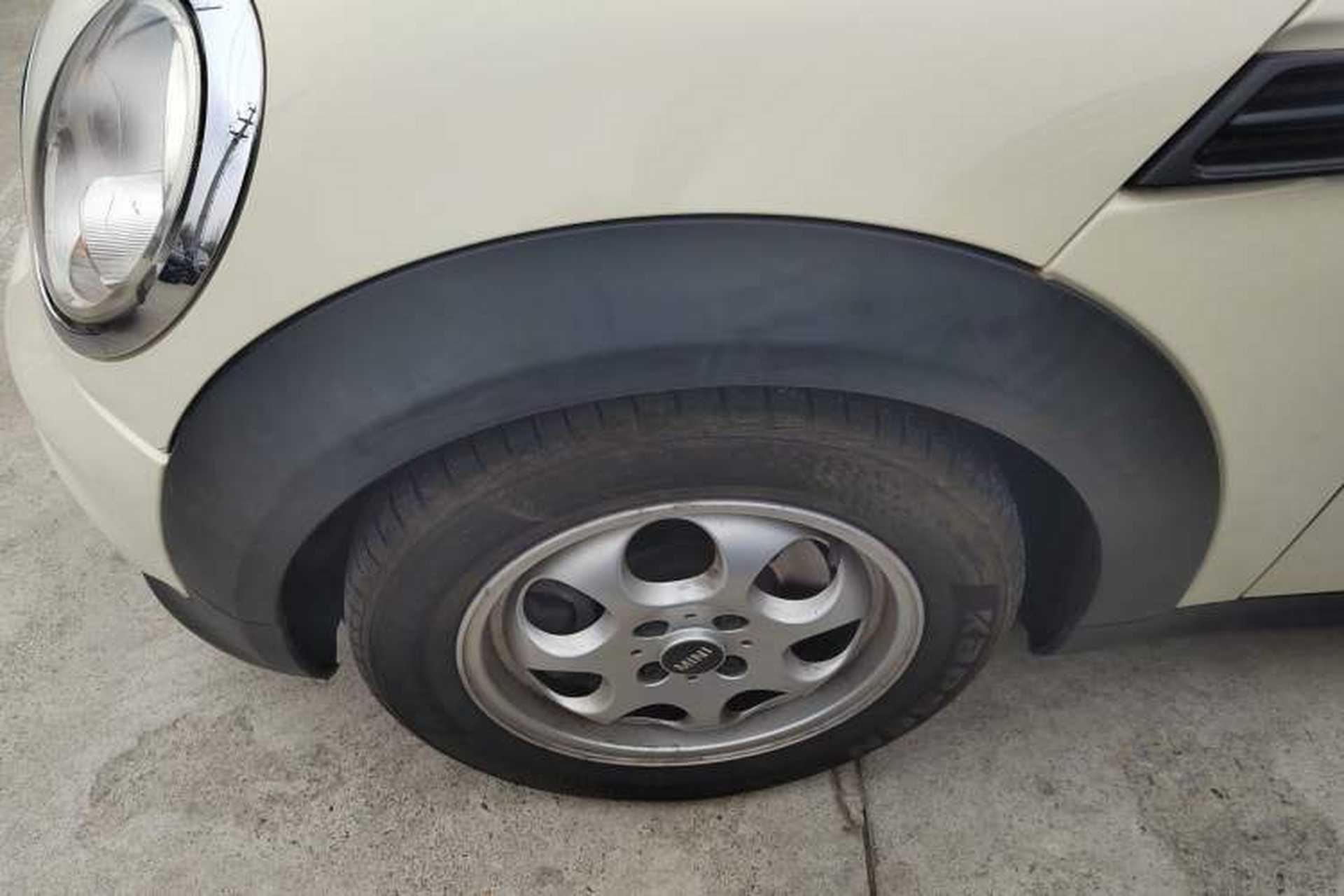 Used MINI 2011 1.6L ONE Exterior 4