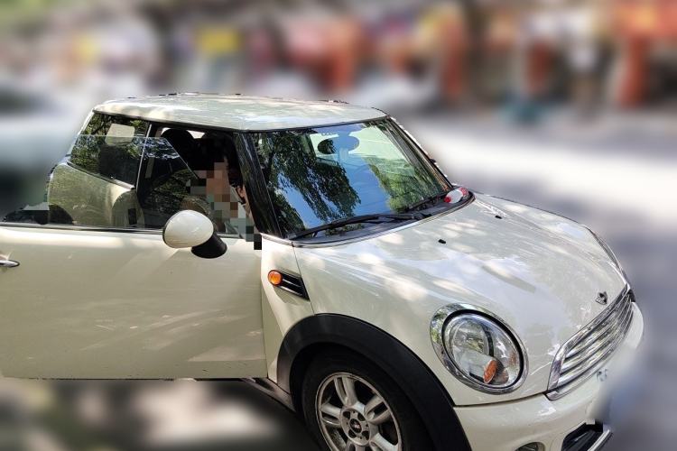 Used MINI 2011 1.6L ONE Front Right 45 Deg