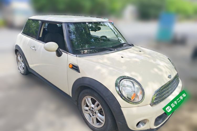 Used MINI 2011 1.6L ONE Front Right 45 Deg