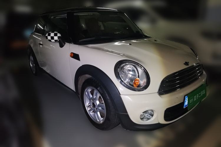 Used MINI 2011 1.6L ONE Front Right 45 Deg