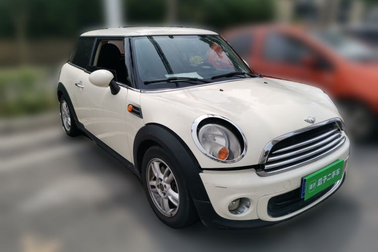 Used MINI 2011 1.6L ONE Front Right 45 Deg