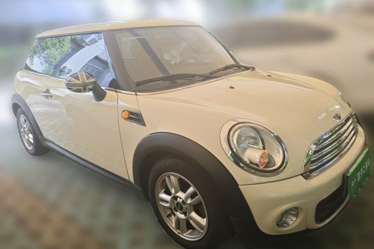 Used MINI 2011 1.6L ONE Front Right 45 Deg