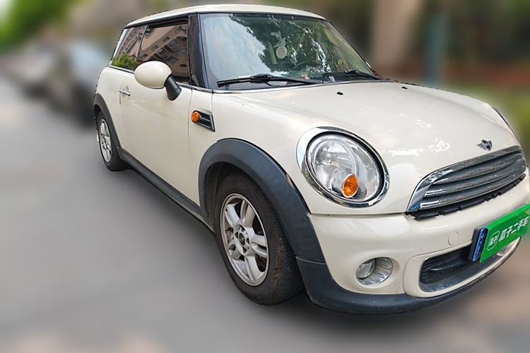 Used MINI 2011 1.6L ONE Front Right 45 Deg