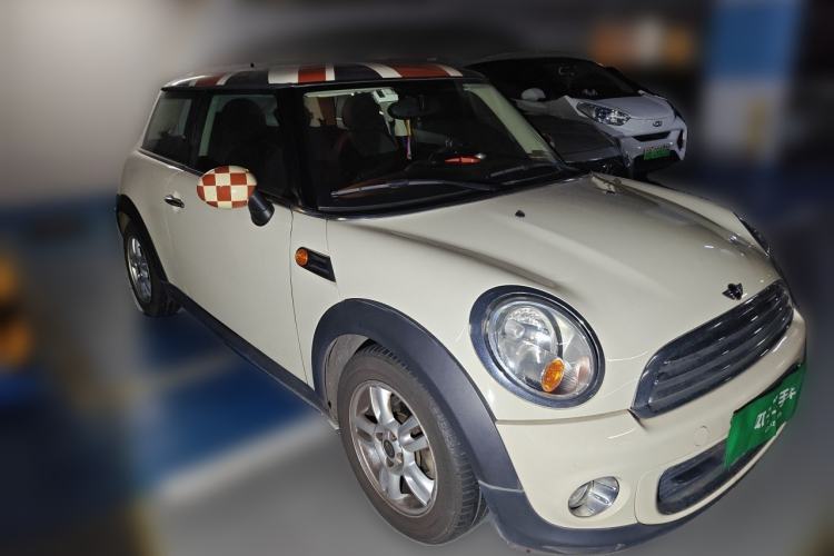 Used MINI 2011 1.6L ONE Front Right 45 Deg