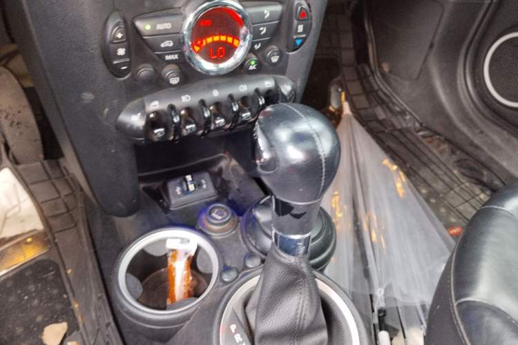Used MINI 2011 1.6L COOPER Excitement Gear Lever