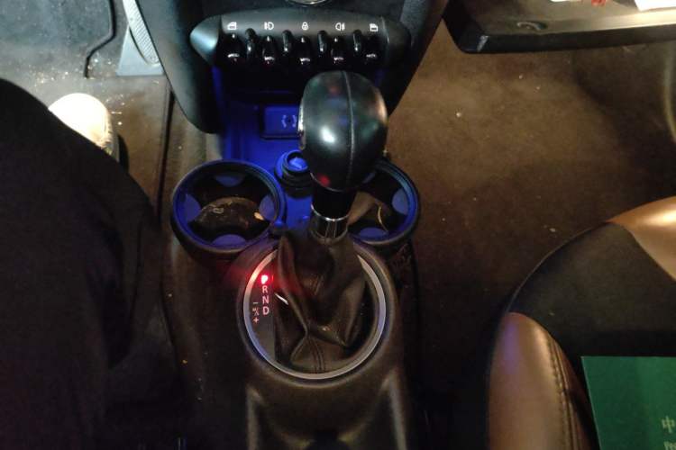 Used MINI 2011 1.6L COOPER Fun Gear Lever
