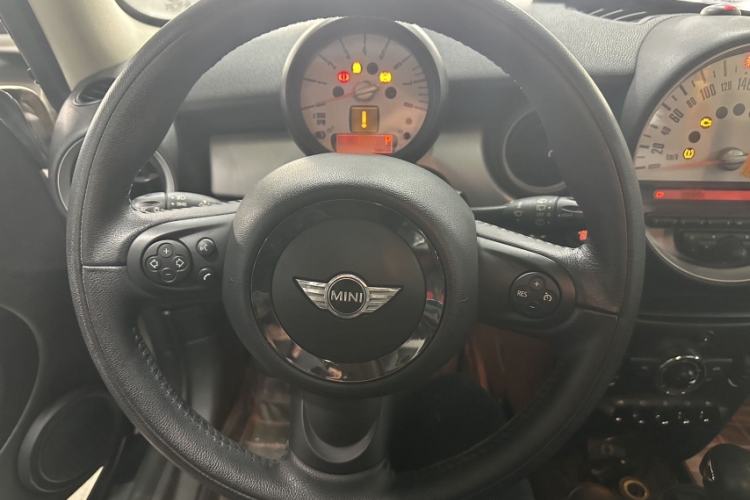 Used MINI 2011 1.6L COOPER Fun Interior 1