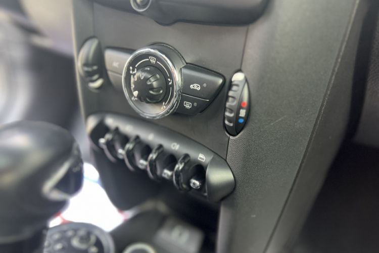 Used MINI 2011 1.6L COOPER Fun Interior 14