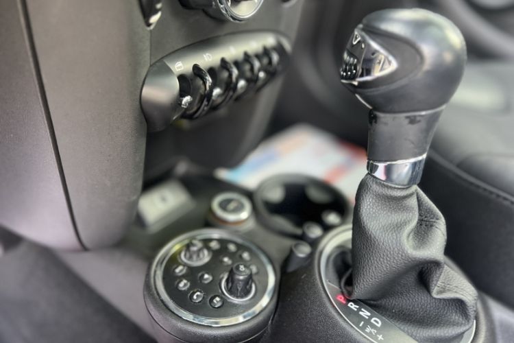 Used MINI 2011 1.6L COOPER Fun Interior 2