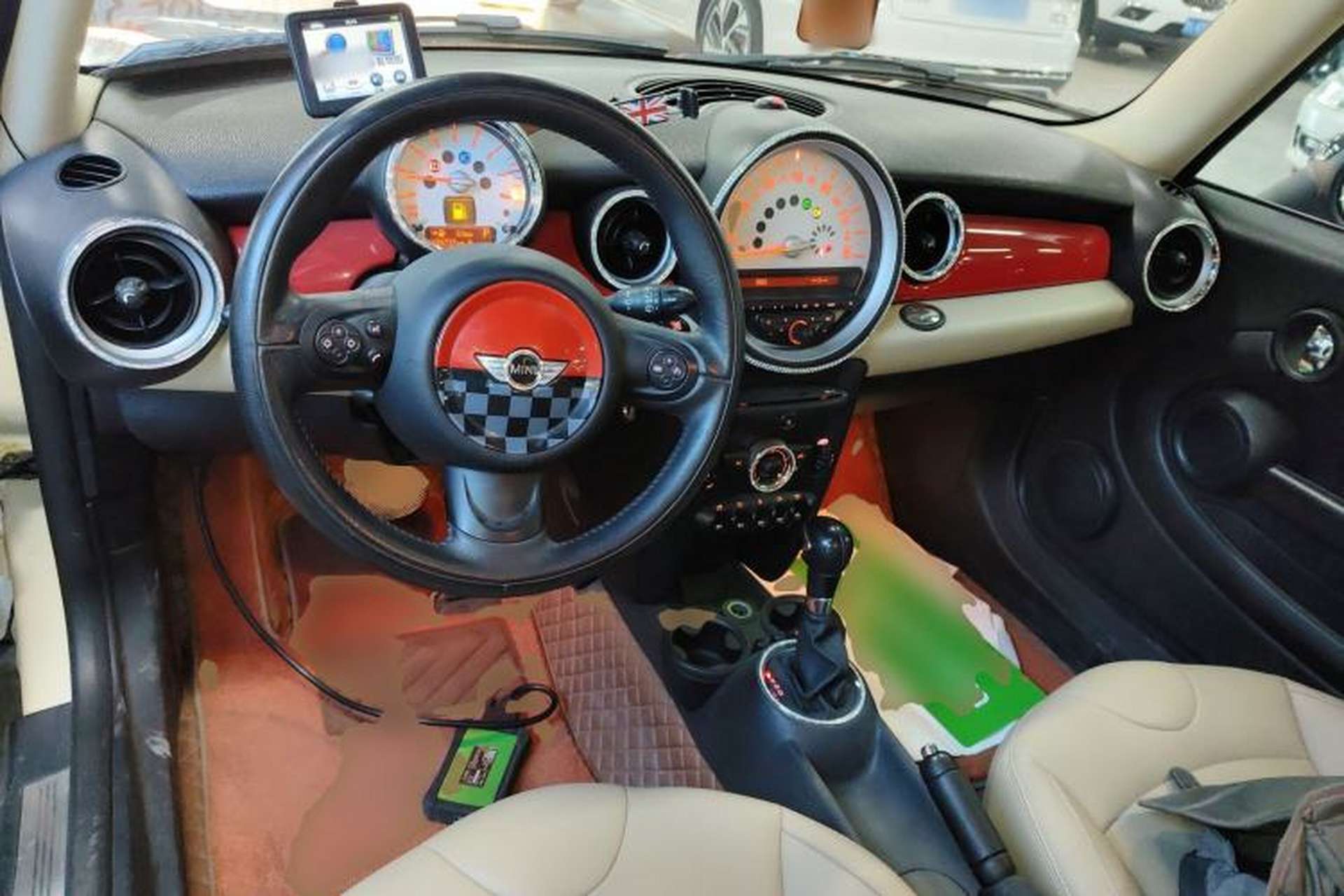 Used MINI 2011 1.6L COOPER Fun Interior 2