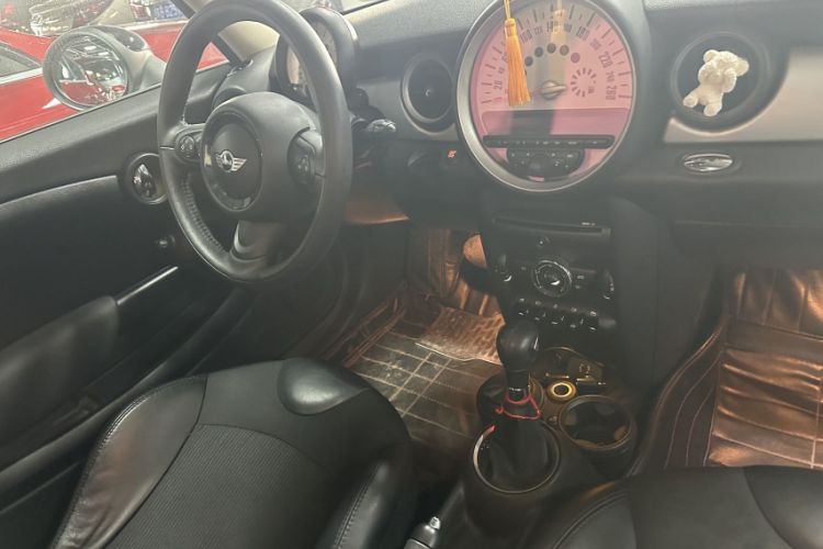 Used MINI 2011 1.6L COOPER Fun Interior 2