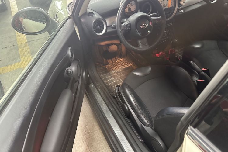 Used MINI 2011 1.6L COOPER Fun Interior 3