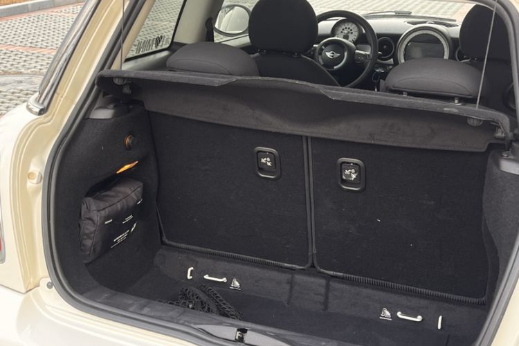 Used MINI 2011 1.6L COOPER Fun Interior 4