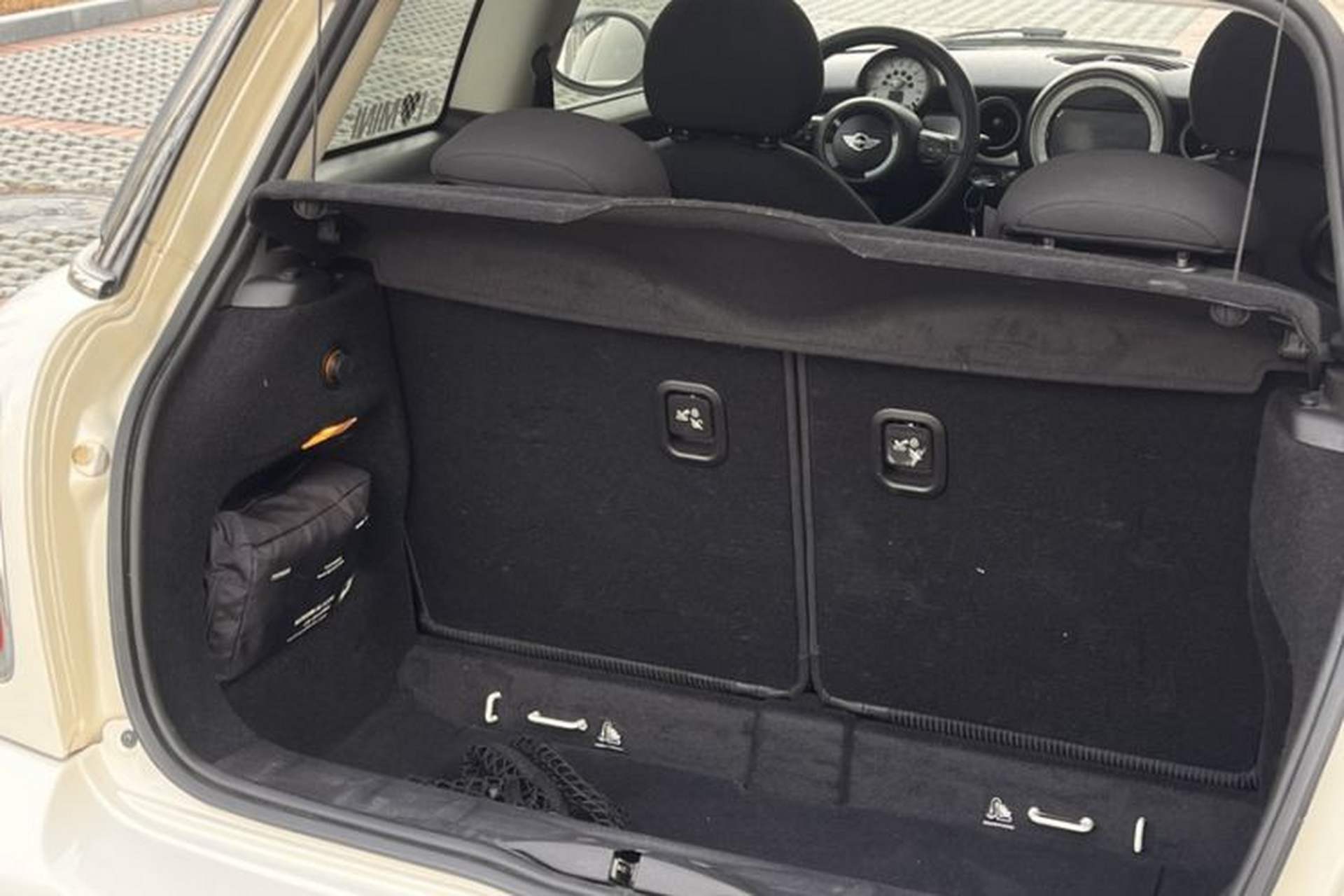 Used MINI 2011 1.6L COOPER Fun Interior 4