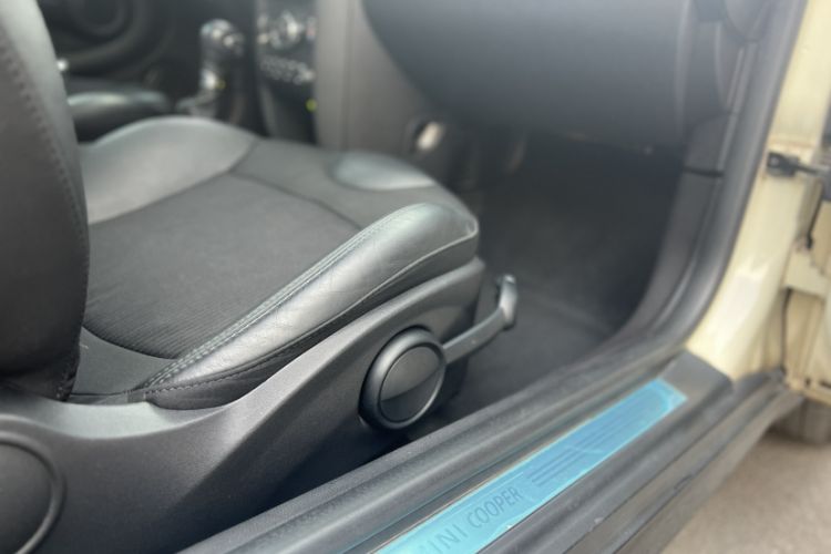 Used MINI 2011 1.6L COOPER Fun Interior 5