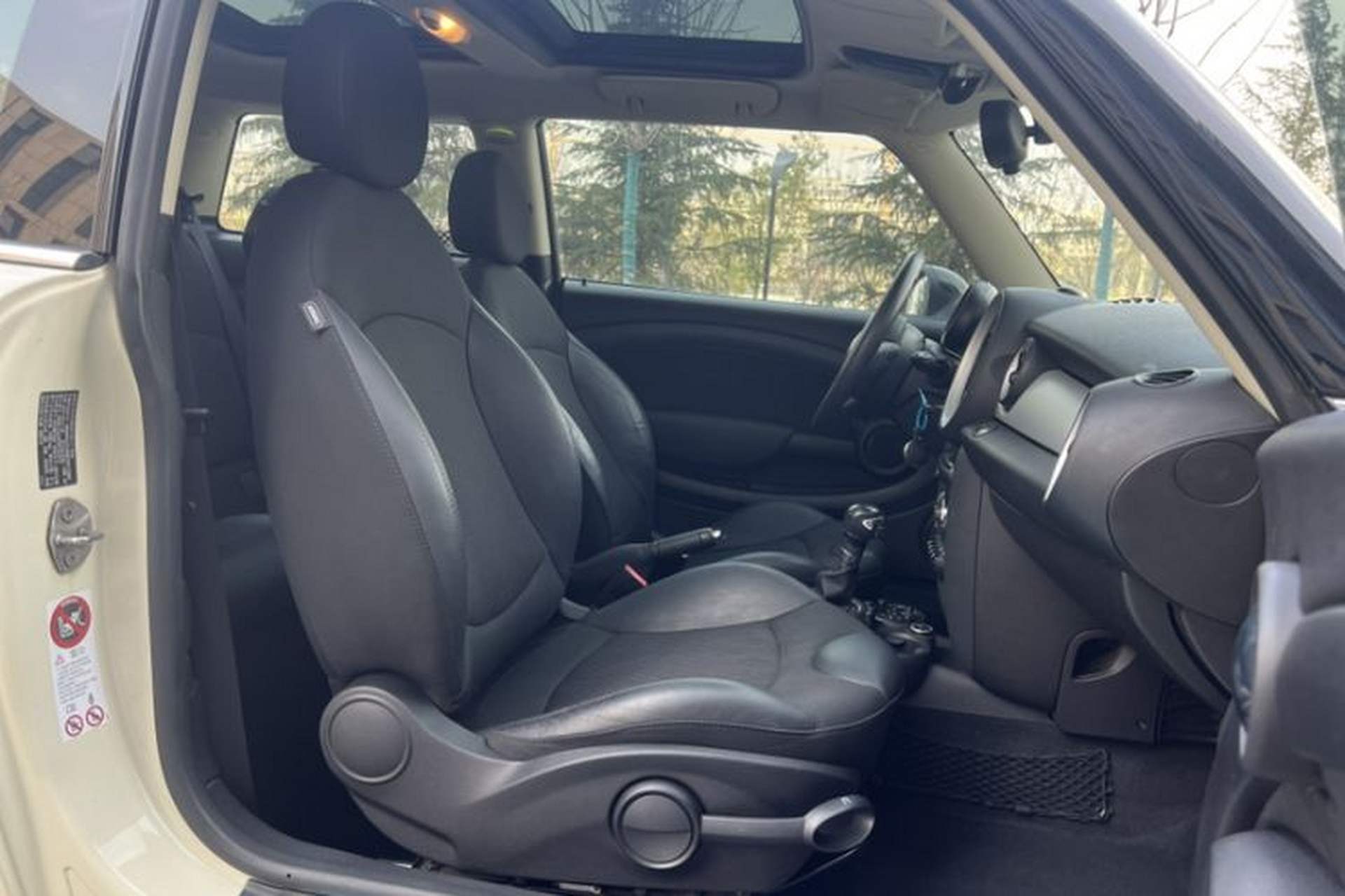 Used MINI 2011 1.6L COOPER Fun Interior 7