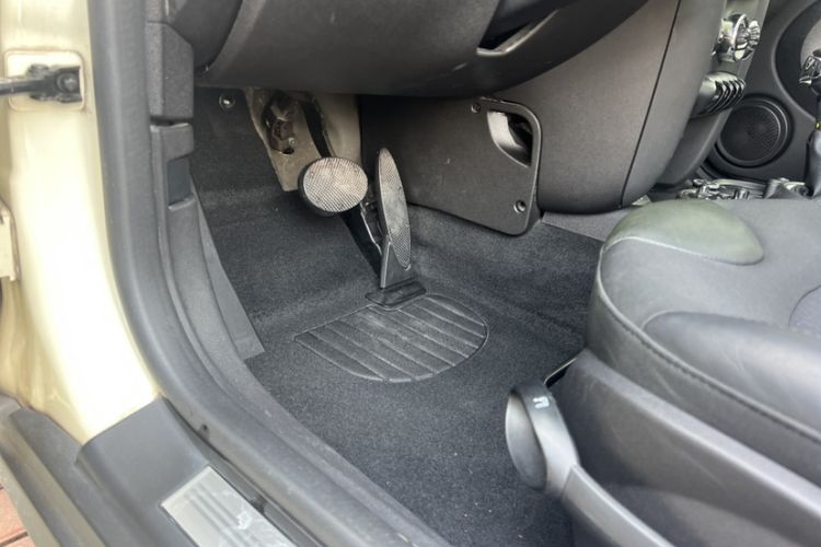 Used MINI 2011 1.6L COOPER Fun Interior 8