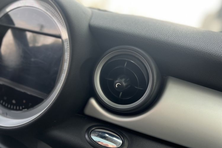 Used MINI 2011 1.6L COOPER Fun Interior 9