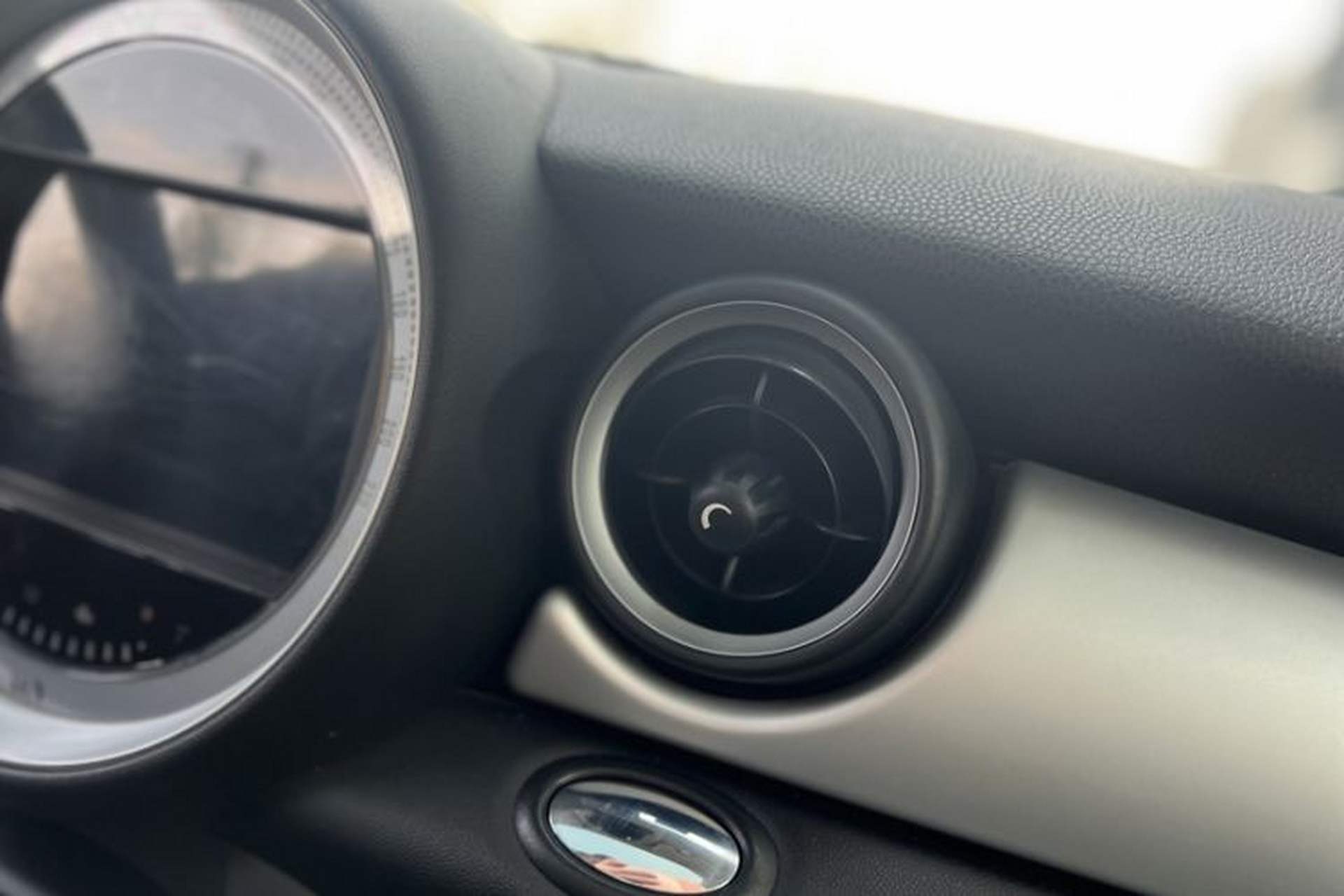 Used MINI 2011 1.6L COOPER Fun Interior 9
