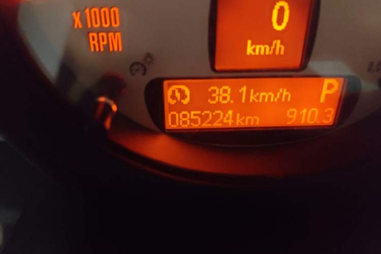 Used MINI 2011 1.6L ONE Odometer Close Up