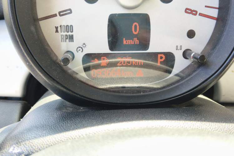 Used MINI 2011 1.6L ONE Odometer Close Up