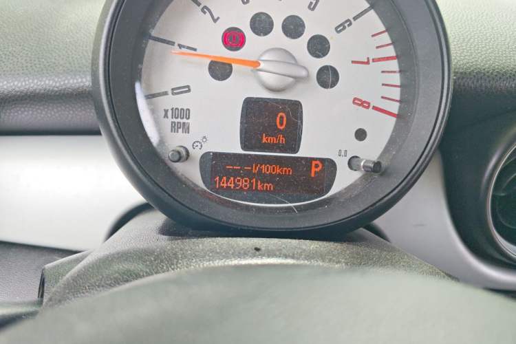 Used MINI 2011 1.6L ONE Odometer Close Up