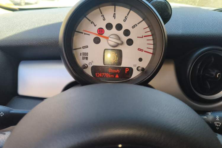 Used MINI 2011 1.6L COOPER Fun Odometer Close Up