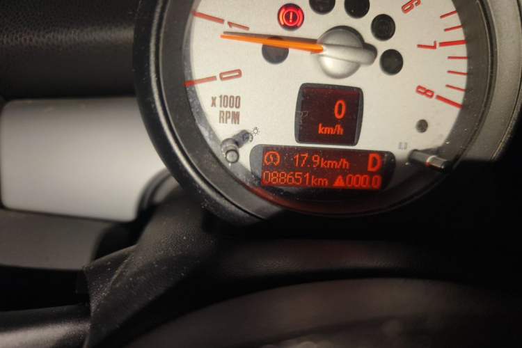 Used MINI 2011 1.6L ONE Odometer Close Up