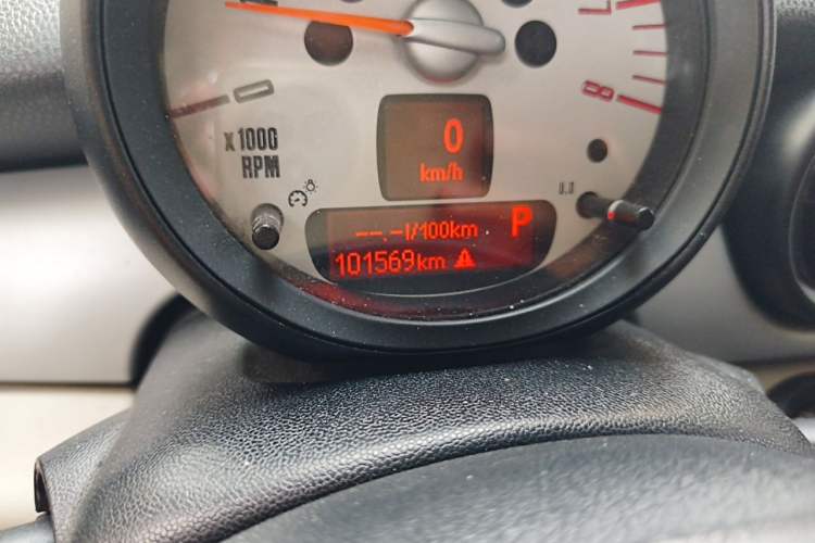 Used MINI 2011 1.6L ONE Odometer Close Up