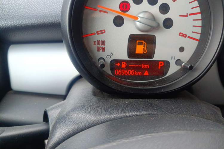 Used MINI 2011 1.6L ONE Odometer Close Up