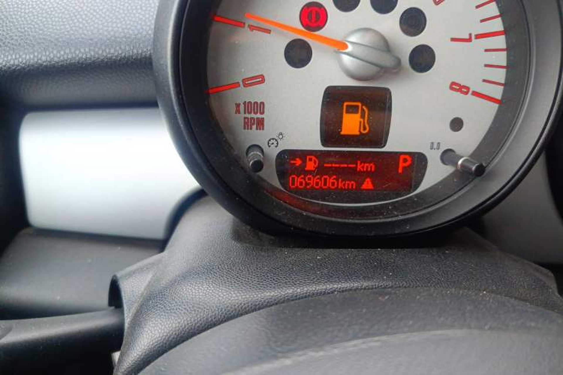 Used MINI 2011 1.6L ONE Odometer Close Up